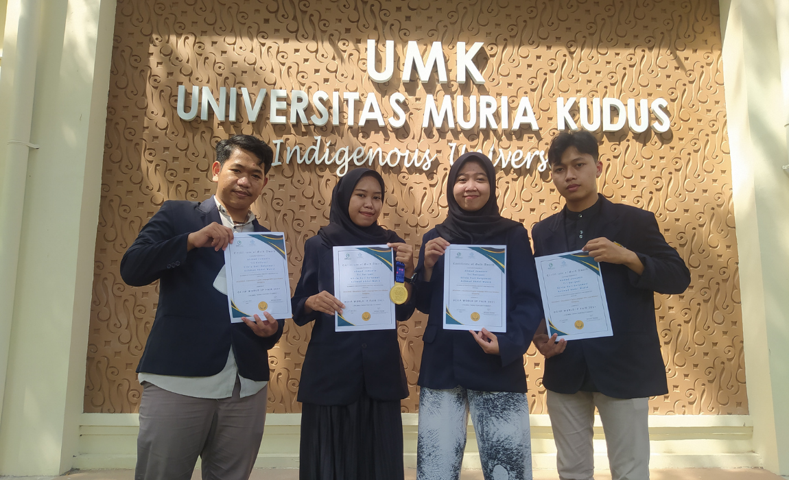 Empat Mahasiswa UMK Raih Medali Emas Bikin Website Pembelajaran Local